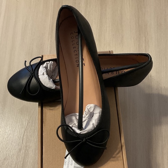 Journee Collection Women's Black Flats with Bow - Picture 6 of 6